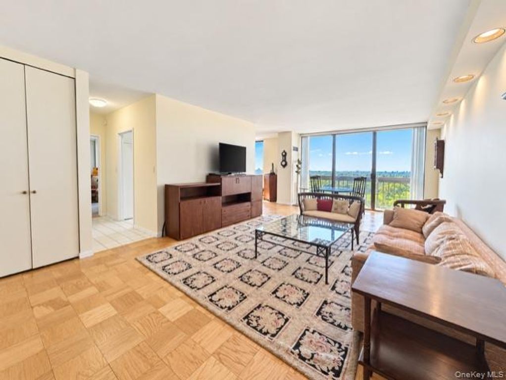 26910 Grand Central Parkway 15B, Floral Park, NY 11005 — photo 2