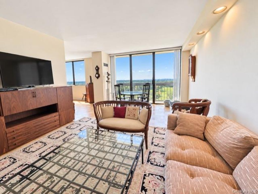 26910 Grand Central Parkway 15B, Floral Park, NY 11005 — photo 5