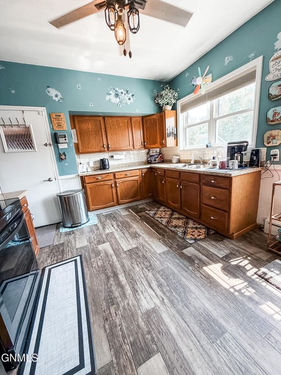 106 2nd Street NE, Crosby, ND 58730 photo 2