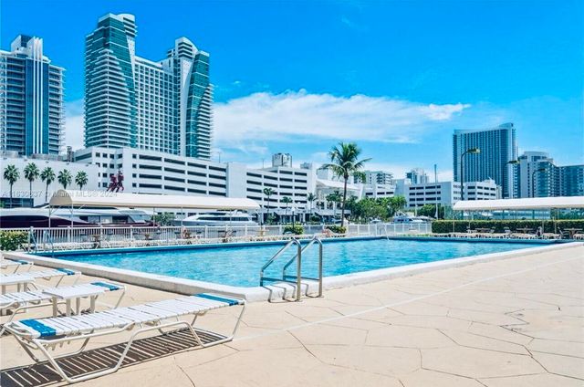 600 Parkview Drive 718, Hallandale Beach, FL 33009