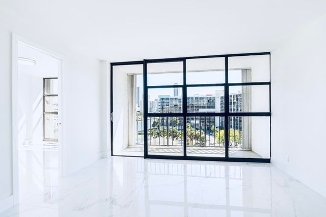 600 Parkview Drive 718, Hallandale Beach, FL 33009