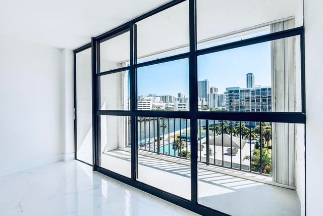 600 Parkview Drive 718, Hallandale Beach, FL 33009