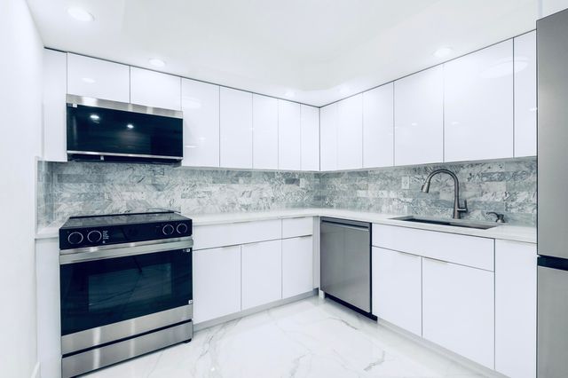 600 Parkview Drive 718, Hallandale Beach, FL 33009