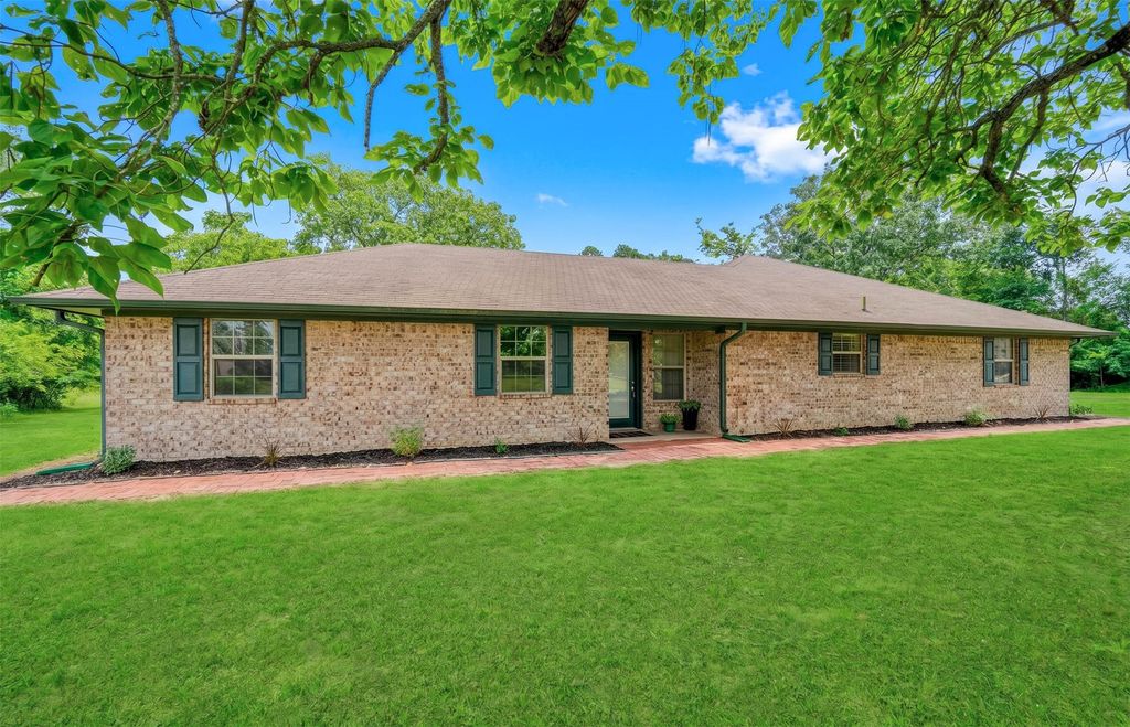 1092 FM 1002 N, Winnsboro, TX 75494