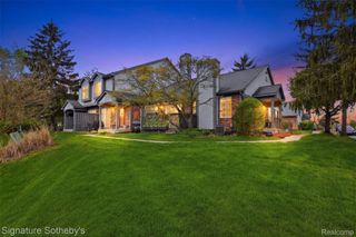 452 Nicolet Street 6, Walled Lake, MI 48390