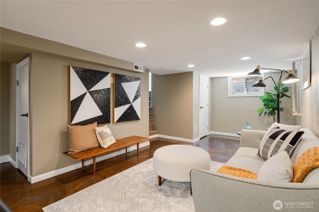7751 Dibble Avenue NW, Seattle, WA 98117
