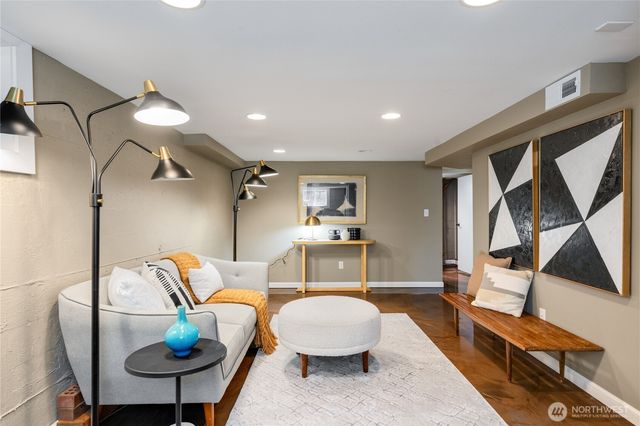 7751 Dibble Avenue NW, Seattle, WA 98117