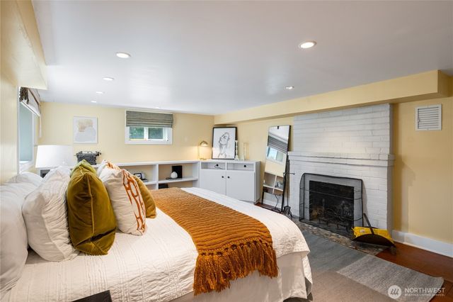 7751 Dibble Avenue NW, Seattle, WA 98117