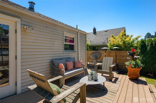 7751 Dibble Avenue NW, Seattle, WA 98117