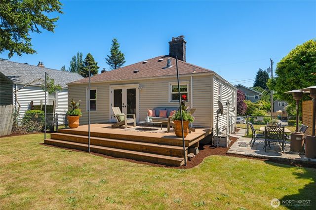7751 Dibble Avenue NW, Seattle, WA 98117