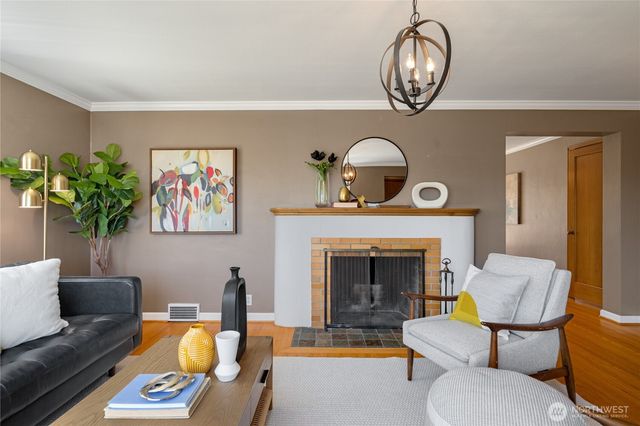 7751 Dibble Avenue NW, Seattle, WA 98117