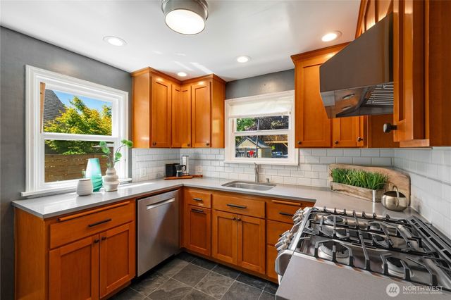 7751 Dibble Avenue NW, Seattle, WA 98117