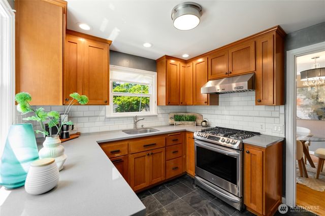7751 Dibble Avenue NW, Seattle, WA 98117