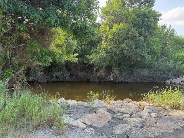 1701 County Road 417, Taylor, TX 76574