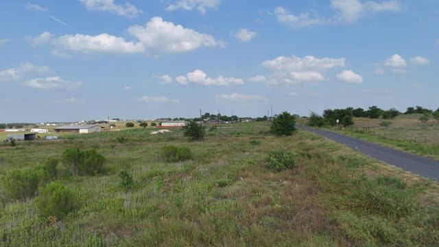 1701 County Road 417, Taylor, TX 76574