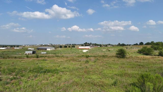 1701 County Road 417, Taylor, TX 76574