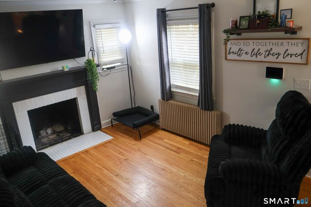 33 Linnmore Drive, Manchester, CT 06040