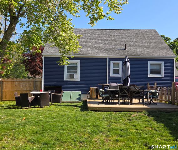 33 Linnmore Drive, Manchester, CT 06040