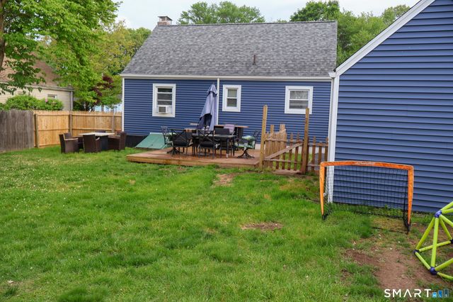 33 Linnmore Drive, Manchester, CT 06040