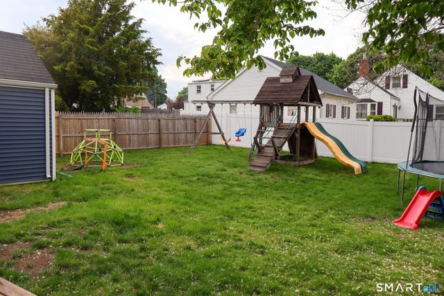 33 Linnmore Drive, Manchester, CT 06040
