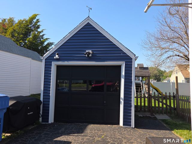 33 Linnmore Drive, Manchester, CT 06040