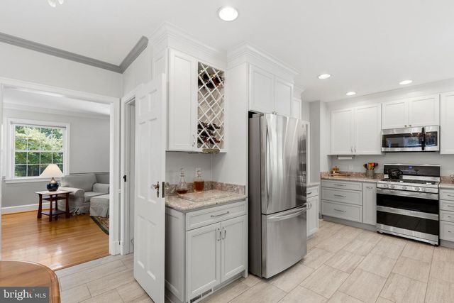 2617 S ARLINGTON RIDGE RD, Arlington, VA 22202