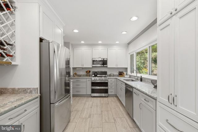 2617 S ARLINGTON RIDGE RD, Arlington, VA 22202