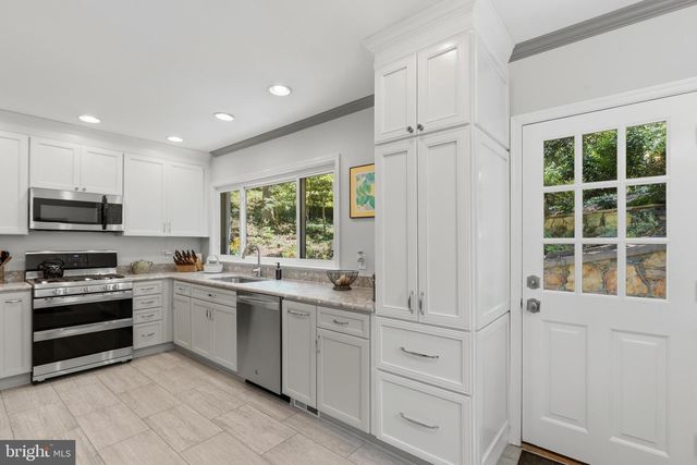 2617 S ARLINGTON RIDGE RD, Arlington, VA 22202