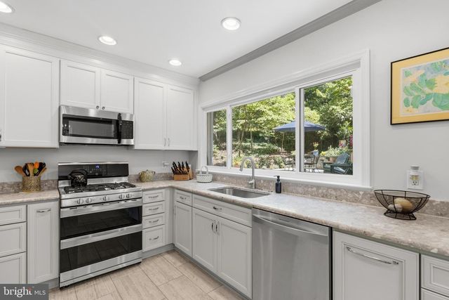 2617 S ARLINGTON RIDGE RD, Arlington, VA 22202
