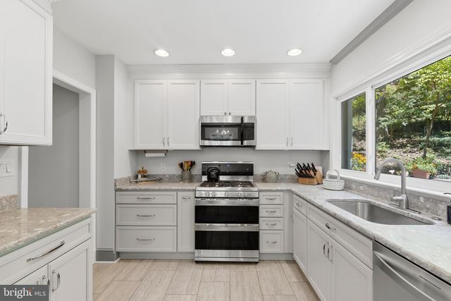 2617 S ARLINGTON RIDGE RD, Arlington, VA 22202
