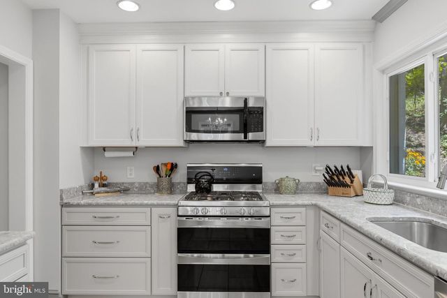 2617 S ARLINGTON RIDGE RD, Arlington, VA 22202