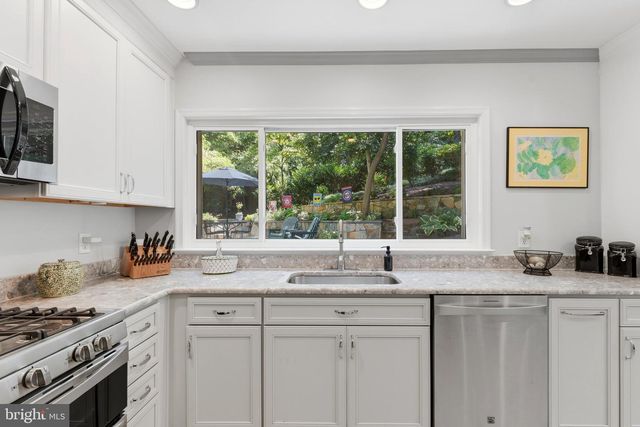 2617 S ARLINGTON RIDGE RD, Arlington, VA 22202