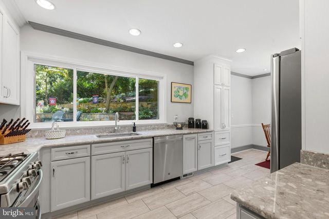 2617 S ARLINGTON RIDGE RD, Arlington, VA 22202