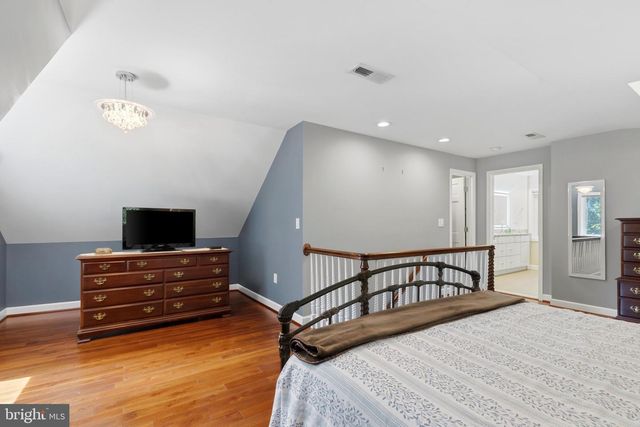 2617 S ARLINGTON RIDGE RD, Arlington, VA 22202