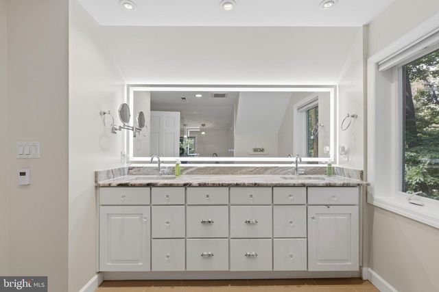 2617 S ARLINGTON RIDGE RD, Arlington, VA 22202