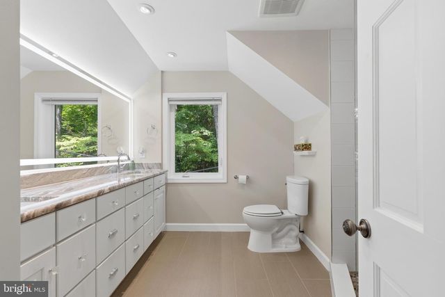 2617 S ARLINGTON RIDGE RD, Arlington, VA 22202