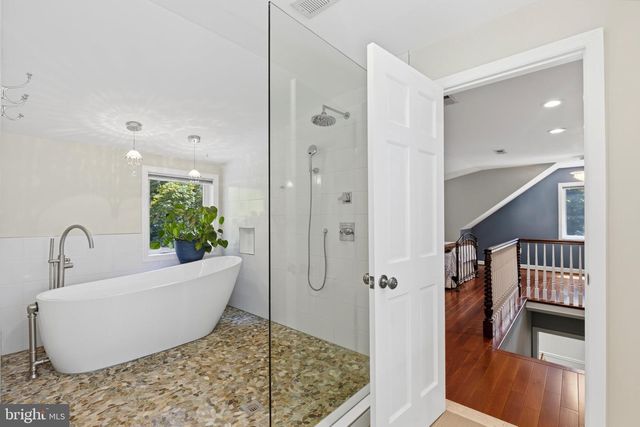 2617 S ARLINGTON RIDGE RD, Arlington, VA 22202
