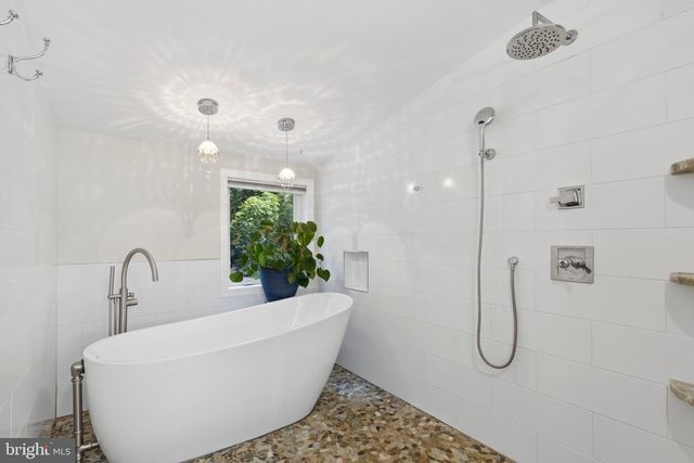 2617 S ARLINGTON RIDGE RD, Arlington, VA 22202