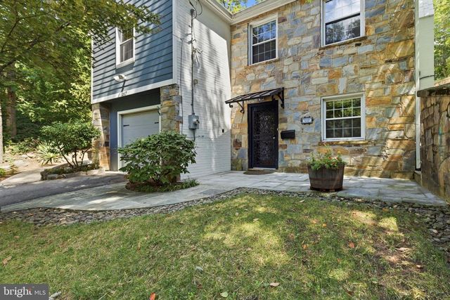 2617 S ARLINGTON RIDGE RD, Arlington, VA 22202