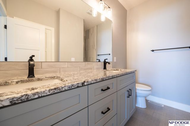 1000 N 106 Street, Lincoln, NE 68527