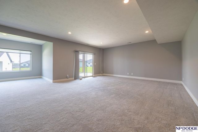 1000 N 106 Street, Lincoln, NE 68527