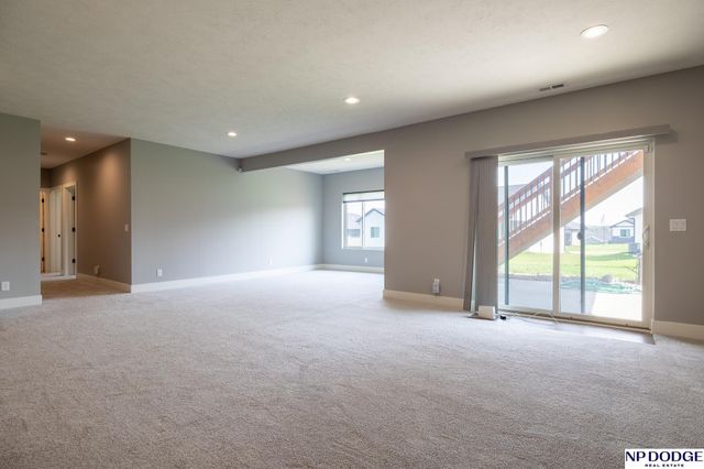 1000 N 106 Street, Lincoln, NE 68527