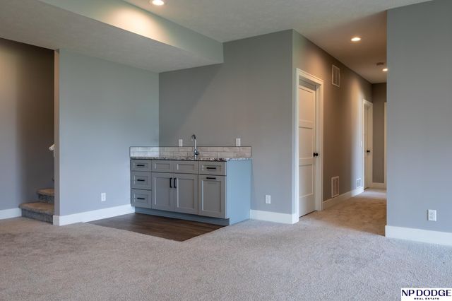 1000 N 106 Street, Lincoln, NE 68527