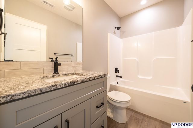 1000 N 106 Street, Lincoln, NE 68527