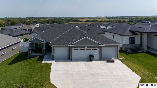 1000 N 106 Street, Lincoln, NE 68527