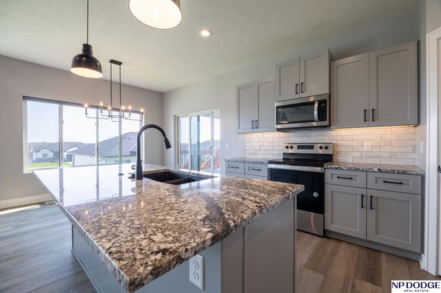 1000 N 106 Street, Lincoln, NE 68527