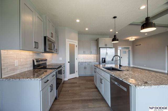 1000 N 106 Street, Lincoln, NE 68527