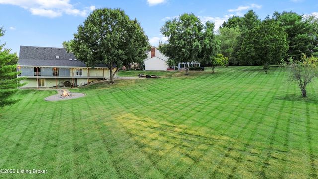 210 Burleigh Ct, Louisville, KY 40245