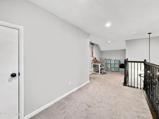 210 Burleigh Ct, Louisville, KY 40245