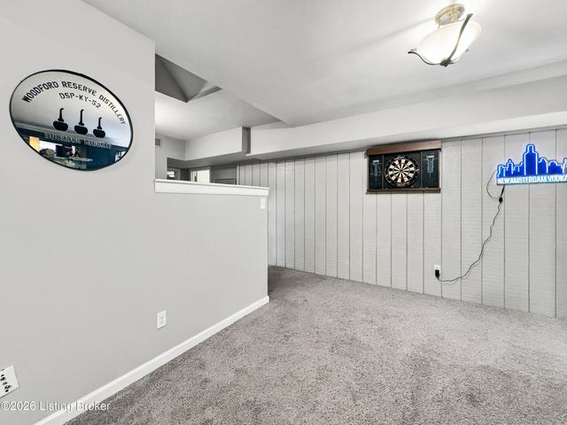 210 Burleigh Ct, Louisville, KY 40245